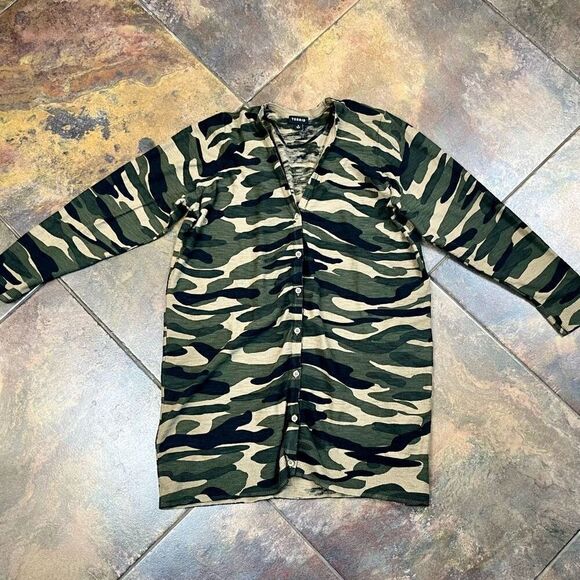 Torrid Army Green Camo Long Button Down Cardigan 2 18 - Picture 4 of 10